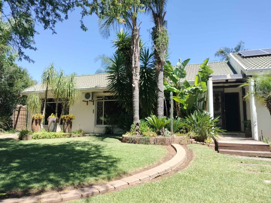 4 Bedroom Property for Sale in Langenhovenpark Free State
